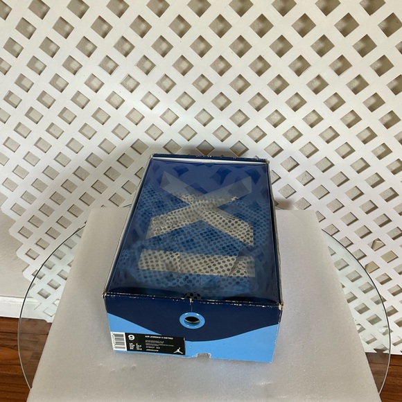 Air Jordan 11 Retro Sneakers - Picture 3 of 16